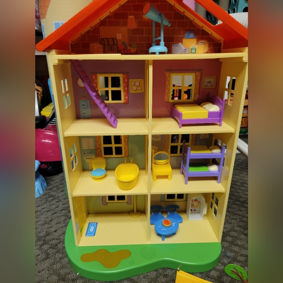 Big- Peppa Pig Lights & Sounds house & Bundled With Camping...